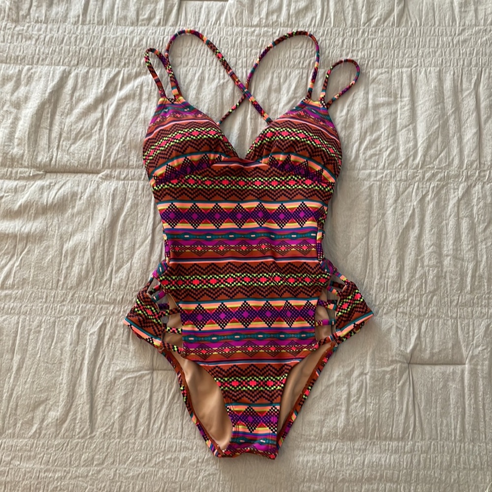Xhilaration One Piece Swimsuit with Hip Cut Outs Size XS - Picture 2 of 6
